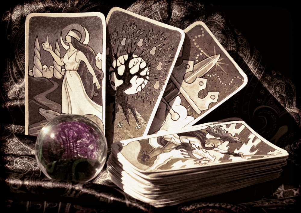 Crowley Tarot: Foto: © Darla Hallmark / shutterstock / #714624421 Crowley Tarot: Foto: © Darla Hallmark / shutterstock / #714624421
